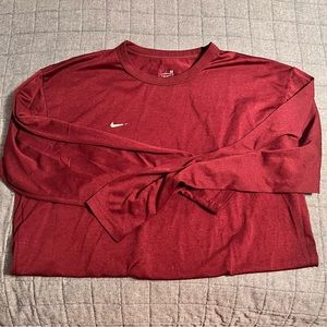 Nike Men’s long sleeve Drifit Shirt. Size Med